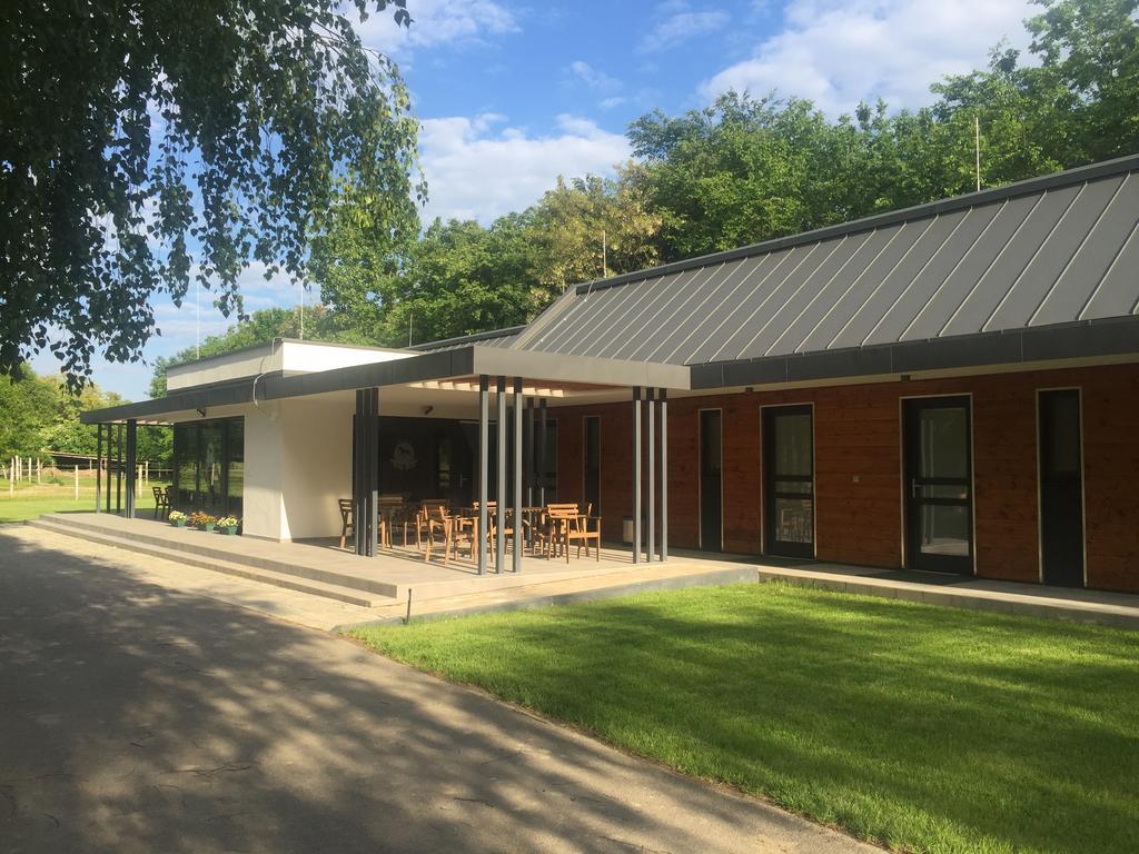 Mohacsi Wellness Vendeghaz Es Lovasklub Hotel Luaran gambar
